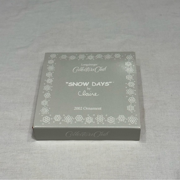 2002 Longaberger Collectors Club Claire Snow Days White Ceramic Ornament - Picture 4 of 5
